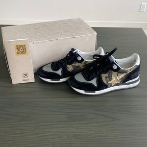 New- Golden goose sneaker. Super cute! With box.